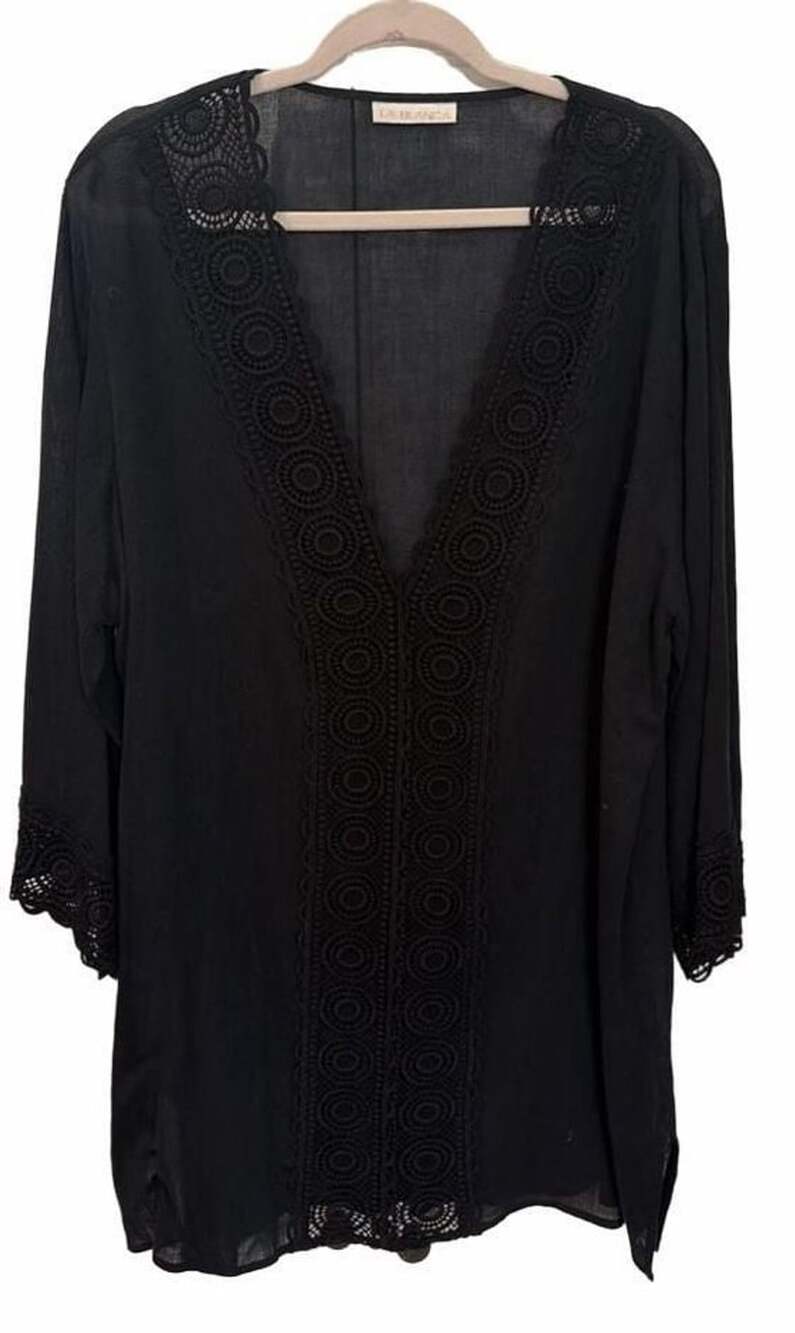 La Blanca Black V-Neck Crochet Lace Tunic Beach Swim Cover Up